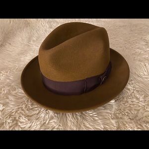 Size MD. Goorin Bros. Felt fedora